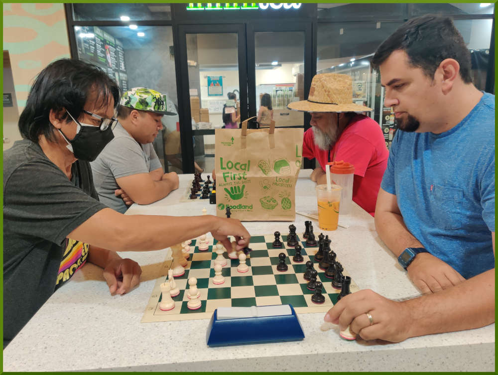 September 6th, 2022. Ka Makana Alii chess meetup. Regie vs Rob (near board). Ceazar vs Chet (far board).