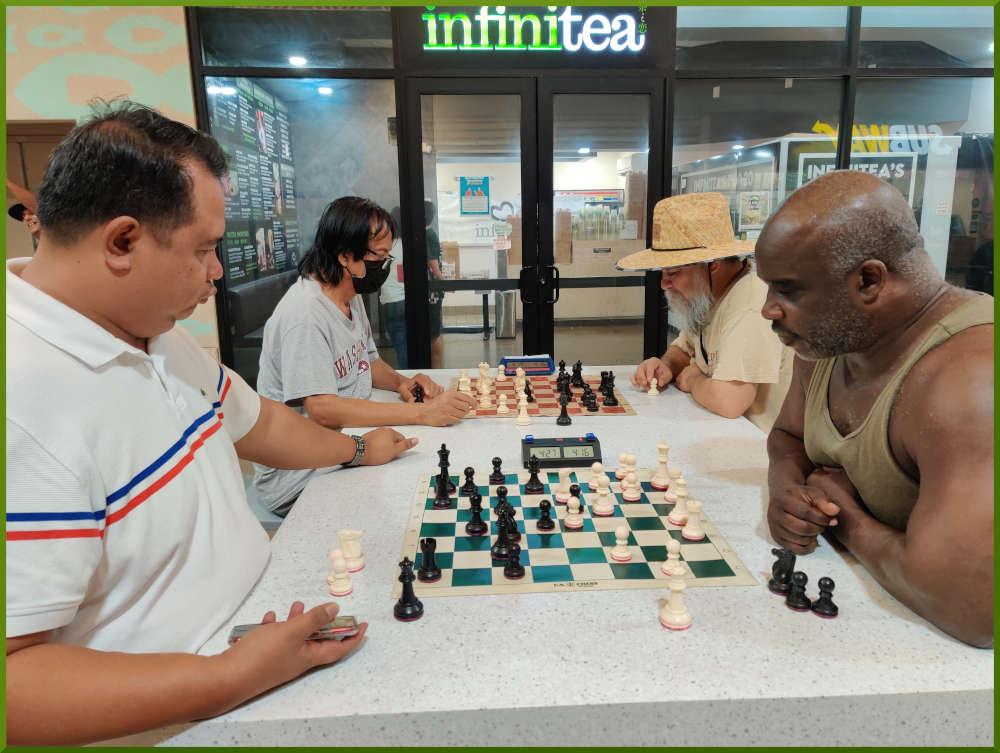 September 20th, 2022. Ka Makana Alii chess meetup. Richard vs Ramon (near board). Regie vs Chet (far board).