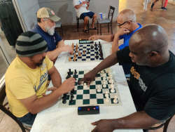 October 5, 2023. Pearlridge Center Chess Meetup. Bughouse action.